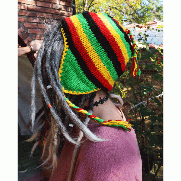  Σκουφάκι μάλλινο rasta με πλεξούδες.