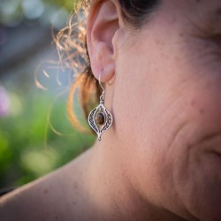 Σκουλαρίκια χειροποίητα από άσπρο μέταλλο Boho με μάτι τίγρης