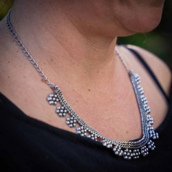 Κρεμαστό λαιμού άσπρο μέταλλο 
