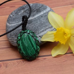Kρύσταλλος λαιμού μακραμέ  μαλαχίτης
