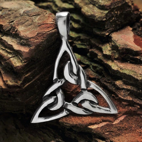 Κρεμαστό λαιμού ασημένιο Triquetra 1